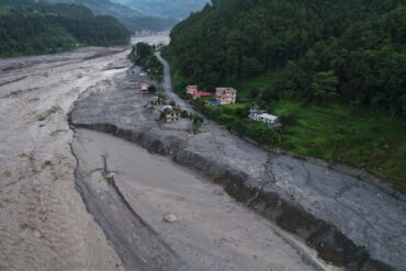 Durch die Sturzflut wurden ganze Landstriche verwüstet.