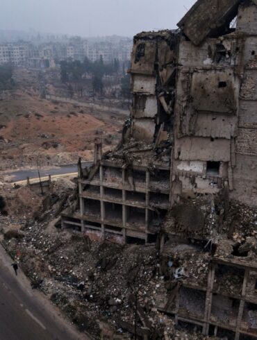 Während die Kriegsspuren in einigen Regionen Syriens kaum zu sehen sind, ist die Zerstörung andernorts immer noch groß. (Archivfoto)