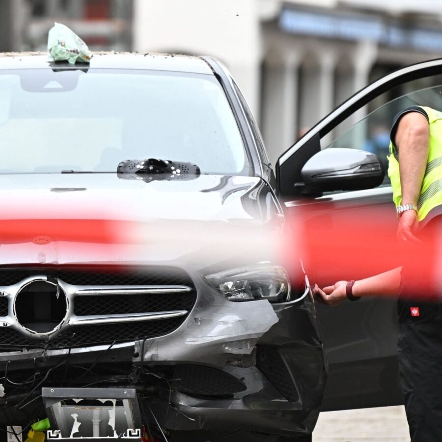 Nach der Autofahrt in der Fußgängerzone von Hofgeismar mit mehreren Verletzten gehen die Ermittlungen weiter.