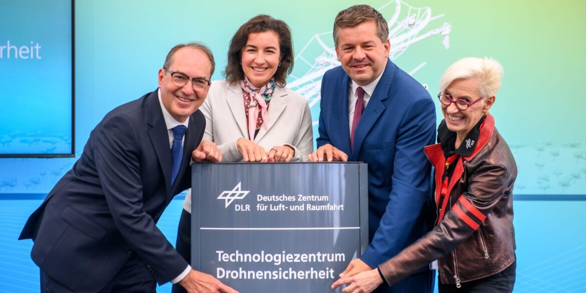 In Cochstedt ist ein neues Technologiezentrum für Drohnensicherheit eröffnet worden.