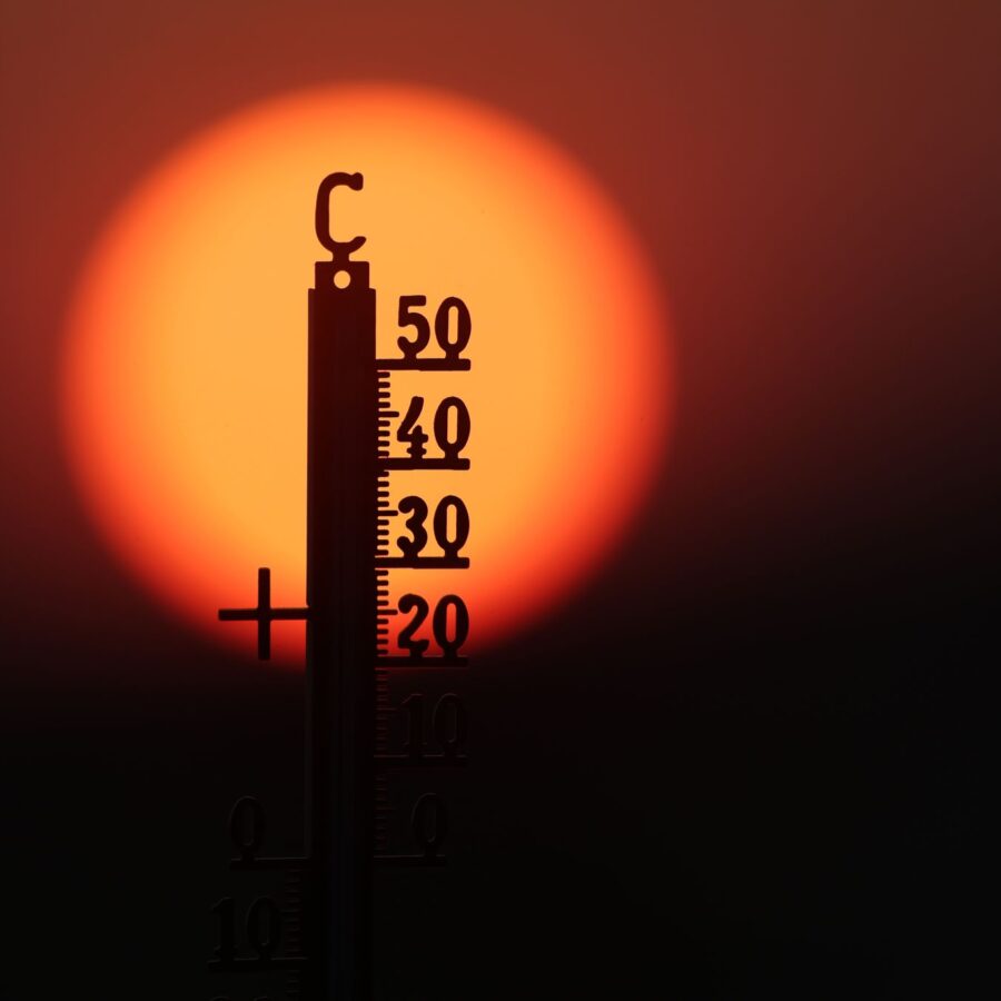 Mehrere Hitzewellen haben die Temperaturen vielerorts auf Rekordwerte getrieben. (Archivbild)