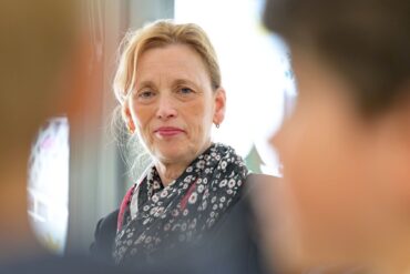 Familienministerin Karin Prien ist zufrieden mit dem Umbau des Programms «Demokratie leben!». (Archivbild)