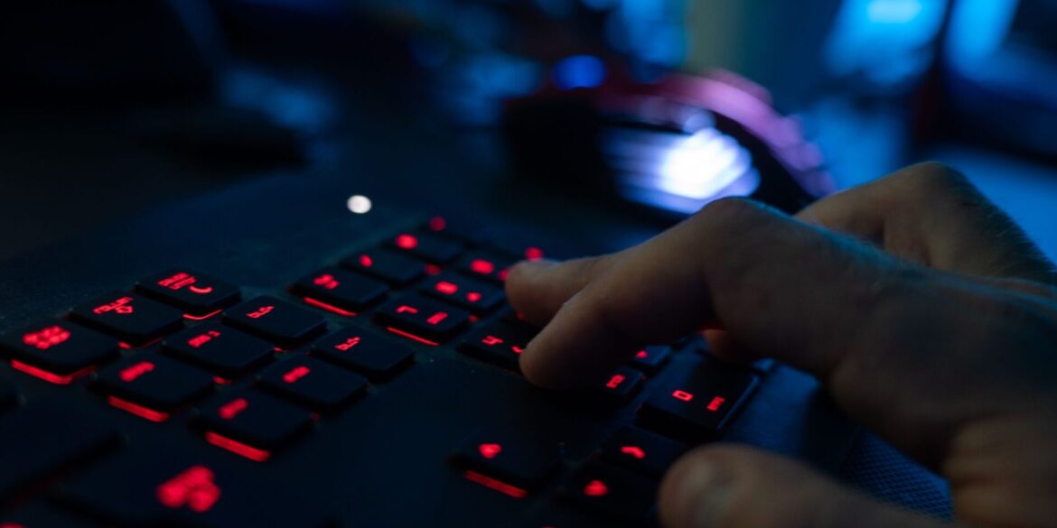Tech-Unternehmen spielen bereits eine zentrale Rolle beim Vorgehen gegen Online-Kriminalität. (Symbolbild)