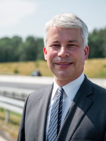 Die Milliarden müssten in die Umsetzung, sagte Bilger bei der Verkehrsfreigabe eines Autobahnteilstücks der A3 bei Erlangen.