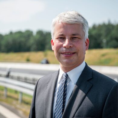 Die Milliarden müssten in die Umsetzung, sagte Bilger bei der Verkehrsfreigabe eines Autobahnteilstücks der A3 bei Erlangen.