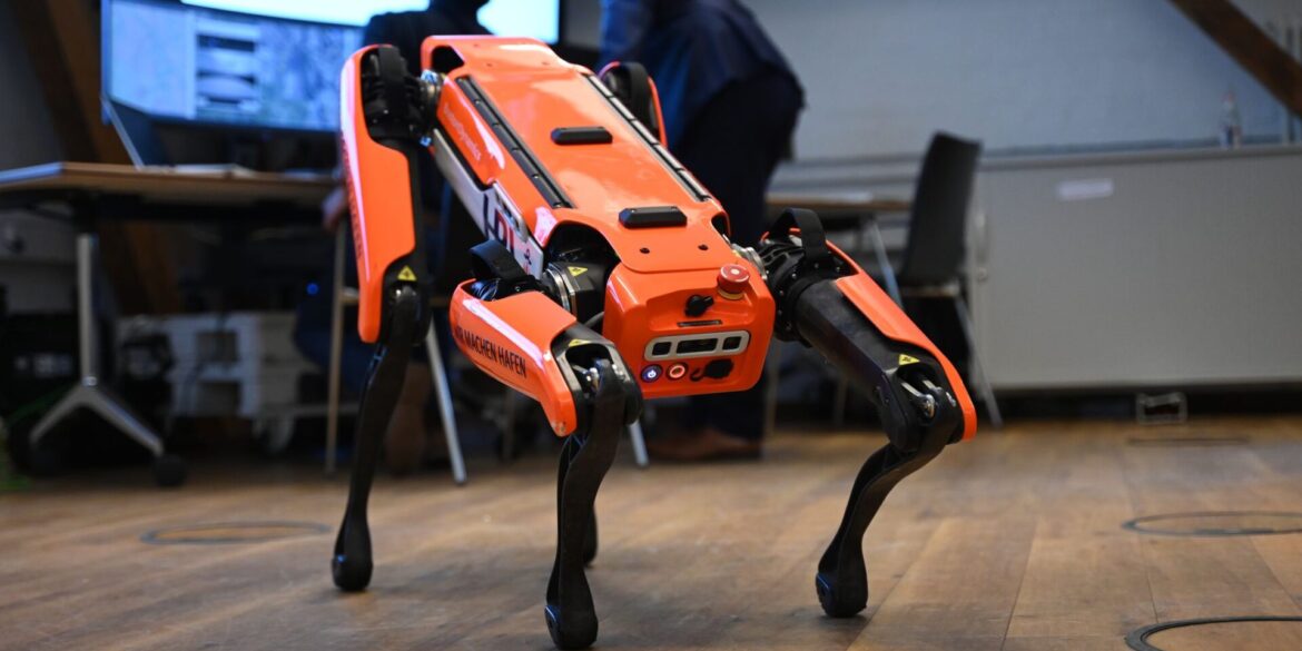 Ähnliche Roboter kamen auch am Hamburger Hafen zum Einsatz. (Archivbild)