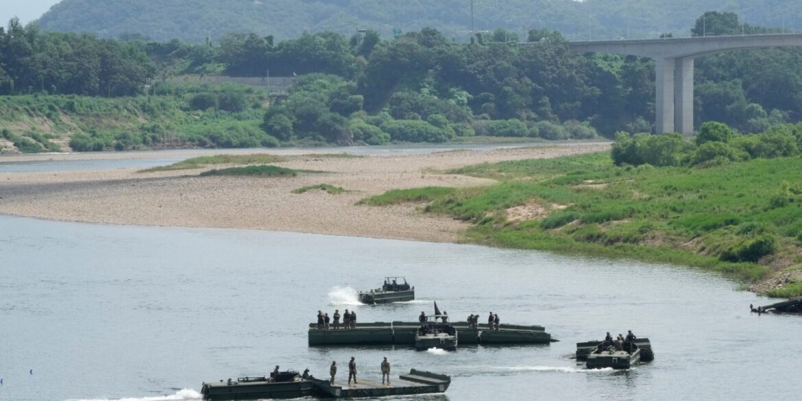 Streitkräfte beider Länder halten derzeit nahe der Grenze zu Nordkorea ihre jährliche Militärübung ab.