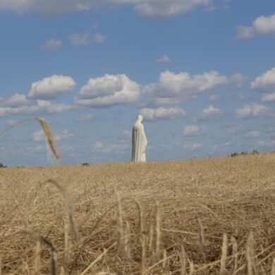 Gigantische Marienstatue im polnischen Dorf Konotopie
