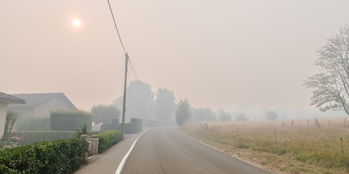 Das Feuer ist in Belgien an der Grenze zu Deutschland ausgebrochen.