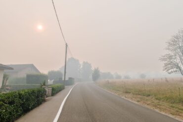 Das Feuer ist in Belgien an der Grenze zu Deutschland ausgebrochen.