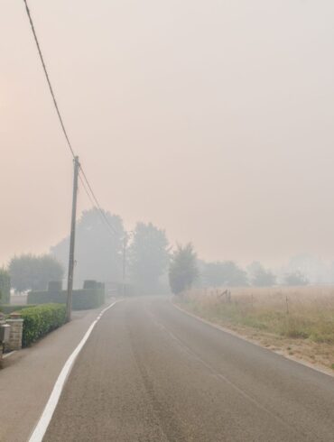 Das Feuer ist in Belgien an der Grenze zu Deutschland ausgebrochen.