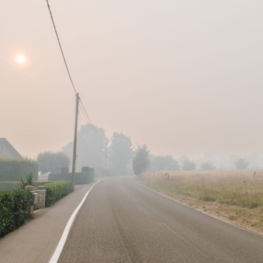 Das Feuer ist in Belgien an der Grenze zu Deutschland ausgebrochen.