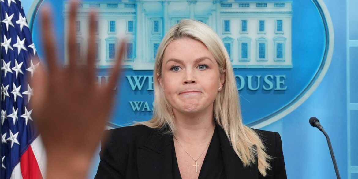 Die US-Regierungssprecherin Karoline Leavitt geht. (Archivfoto)
