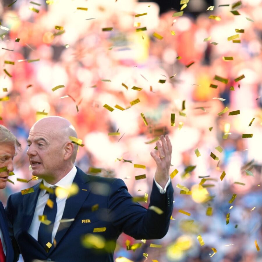 Also bei der WM-Siegerehrung haben Donald Trump und Gianni Infantino (r) noch miteinander gesprochen. (Archivbild)