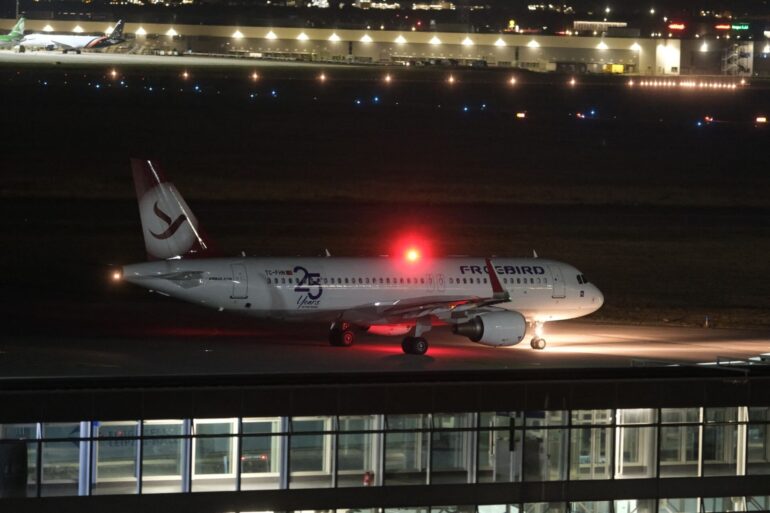 Mit einem Charterflugzeug hat die Bundespolizei ausreisepflichtige Afghanen in ihr Herkunftsland gebracht.