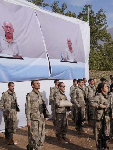 Im vergangenen Jahr hatten einige PKK-Kämpfer symbolisch ihre Waffen niedergelegt. (Archivbild)