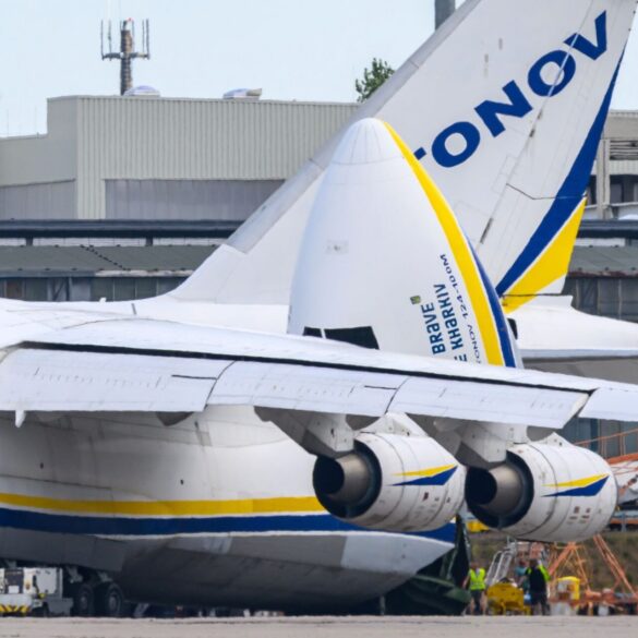 Bis heute hat sich die Bundesregierung nicht öffentlich dazu geäußert, wer aus ihrer Sicht hinter der Drohnen-Attacke auf dem Leipziger Flughafen steckt. (Archivbild)