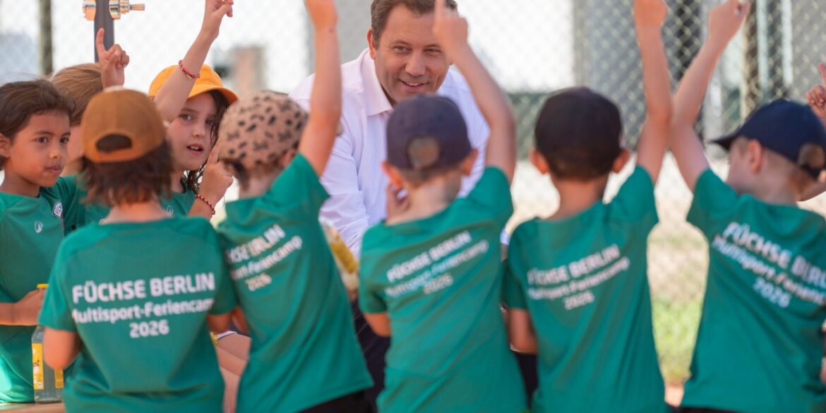 Klingbeil sprach mit Kindern in einem Berliner Sportcamp über seine Pläne.