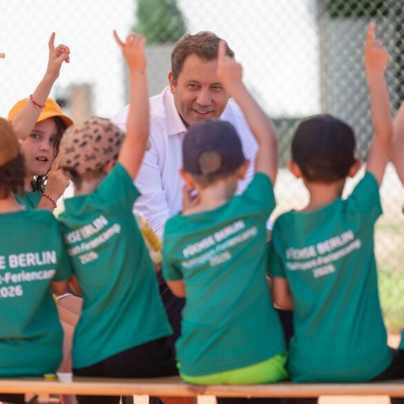 Klingbeil sprach mit Kindern in einem Berliner Sportcamp über seine Pläne.