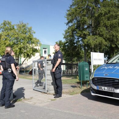 Nach einer Gewalttat in einer Schule in Brandenburg gibt es zwei Todesopfer.