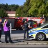 Die Polizei sichert nach einer Gewalttat die Schule in Gosen-Neu Zittau ab.