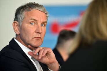 AfD-Landeschef Björn Höcke wendet sich in einem Social-Media-Video direkt an Sahra Wagenknecht. (Archivbild)