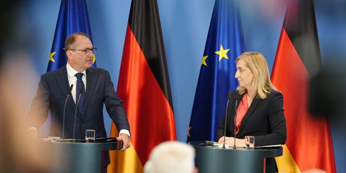 Die Reform der Gesetze, die die Befugnisse und Kontrolle der Nachrichtendienste regeln, war schon lange geplant.