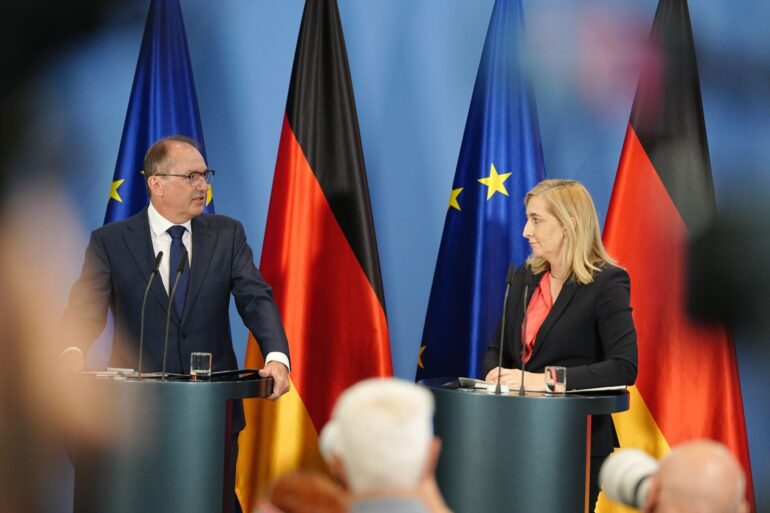 Die Reform der Gesetze, die die Befugnisse und Kontrolle der Nachrichtendienste regeln, war schon lange geplant.