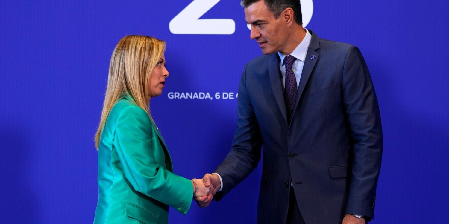 Italiens rechtsgerichtete Ministerpräsidenten Giorgia Meloni ordnete Grenzkontrollen zu Spanien wegen der Ceuta-Krise an. Ihr linker spanischer Kollege Pedro Sánchez ließ das nicht auf sich sitzen und zahlt mit gleicher Münze zurück. (Archivbild)