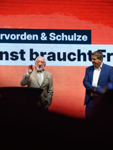 An vier Abenden laden Schauspieler Dieter Hallervorden und Ministerpräsident Sven Schulze vor der Landtagswahl zum Gespräch.