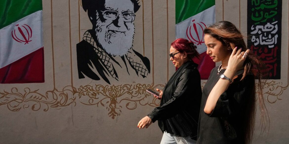Trotz Irans ausgeklügelten Systems zur Umgehung von Sanktionen bekommt die Bevölkerung die wirtschaftliche Schieflage in Form gestiegener Preise deutlich zu spüren. (Archivbild)