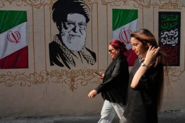 Trotz Irans ausgeklügelten Systems zur Umgehung von Sanktionen bekommt die Bevölkerung die wirtschaftliche Schieflage in Form gestiegener Preise deutlich zu spüren. (Archivbild)
