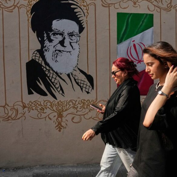 Trotz Irans ausgeklügelten Systems zur Umgehung von Sanktionen bekommt die Bevölkerung die wirtschaftliche Schieflage in Form gestiegener Preise deutlich zu spüren. (Archivbild)