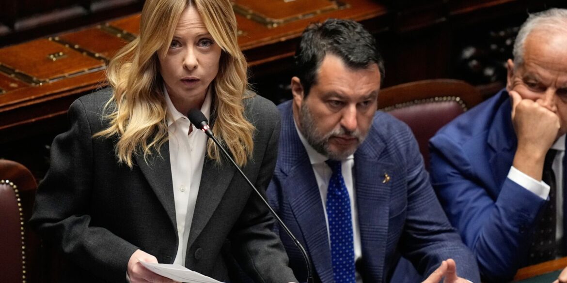 Vize-Regierungschef Matteo Salvini - hier rechts neben Ministerpräsidentin Giorgia Meloni - findet markige Worte. (Archivbild)