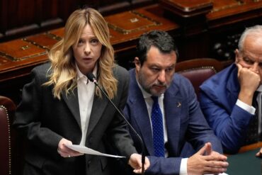 Vize-Regierungschef Matteo Salvini - hier rechts neben Ministerpräsidentin Giorgia Meloni - findet markige Worte. (Archivbild)