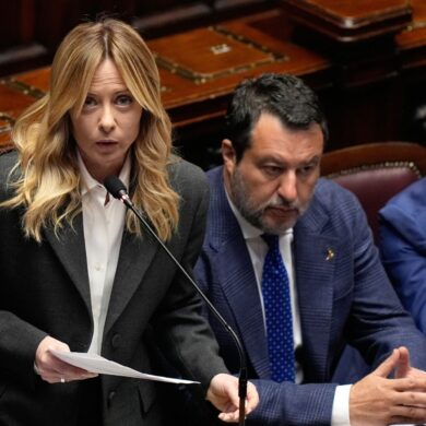 Vize-Regierungschef Matteo Salvini - hier rechts neben Ministerpräsidentin Giorgia Meloni - findet markige Worte. (Archivbild)