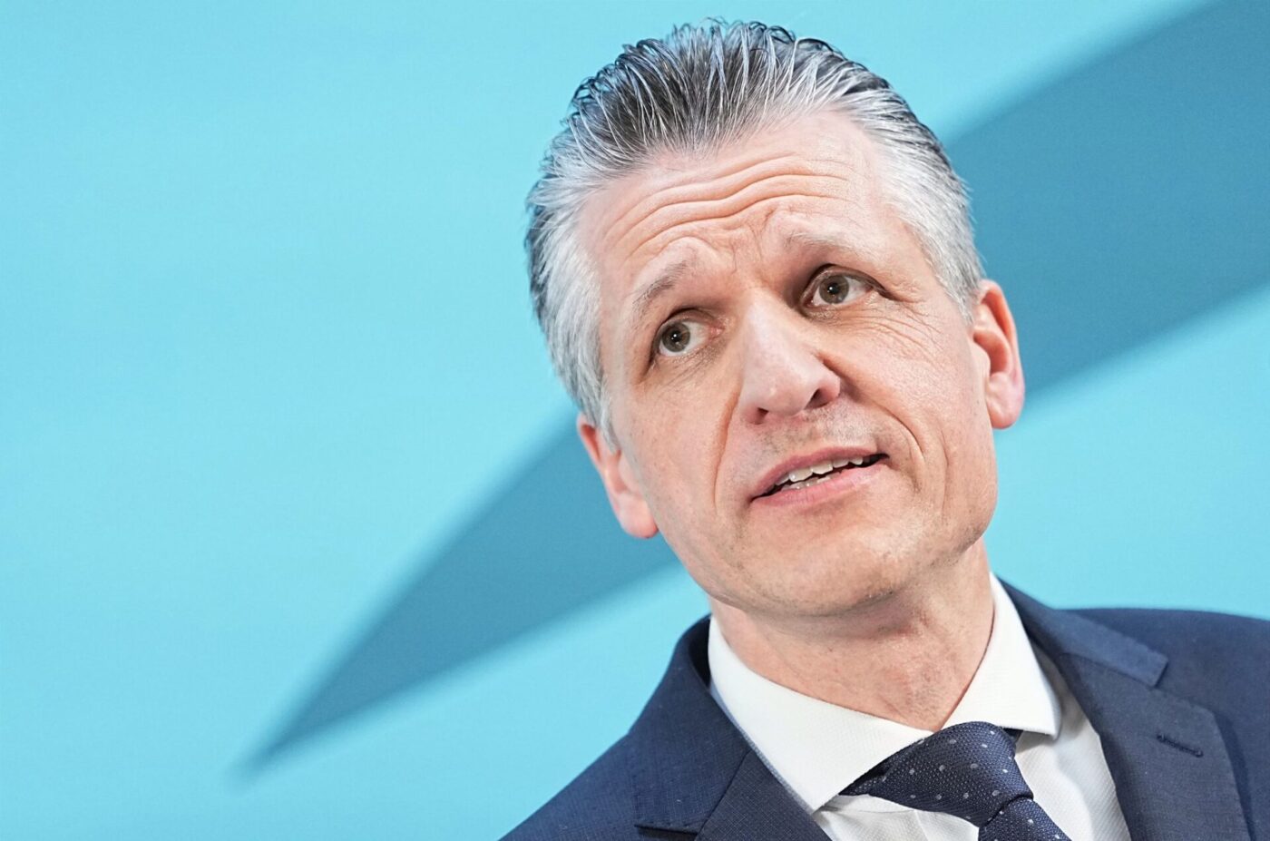 Der Unionsfraktionschef beharrt auf um Umsetzung des Gesamtkonzepts. (Archivbild)