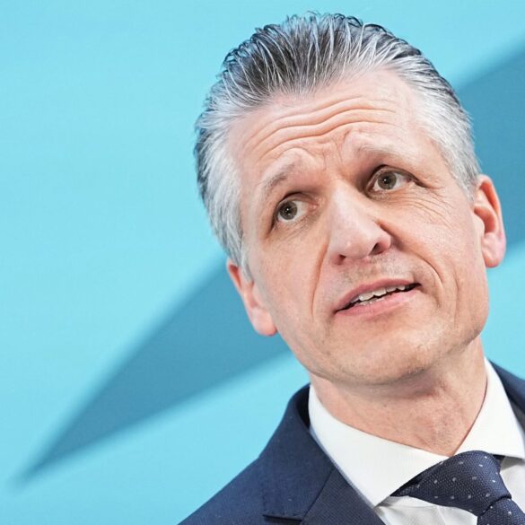 Der Unionsfraktionschef beharrt auf um Umsetzung des Gesamtkonzepts. (Archivbild)