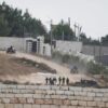Eine Einheit der Armee patrouilliert in Kusra im besetzten Westjordanland. In der Nähe stehen Häuser einer palästinensischen Familie, die von israelischen Siedlern belagert werden. (Archivbild)