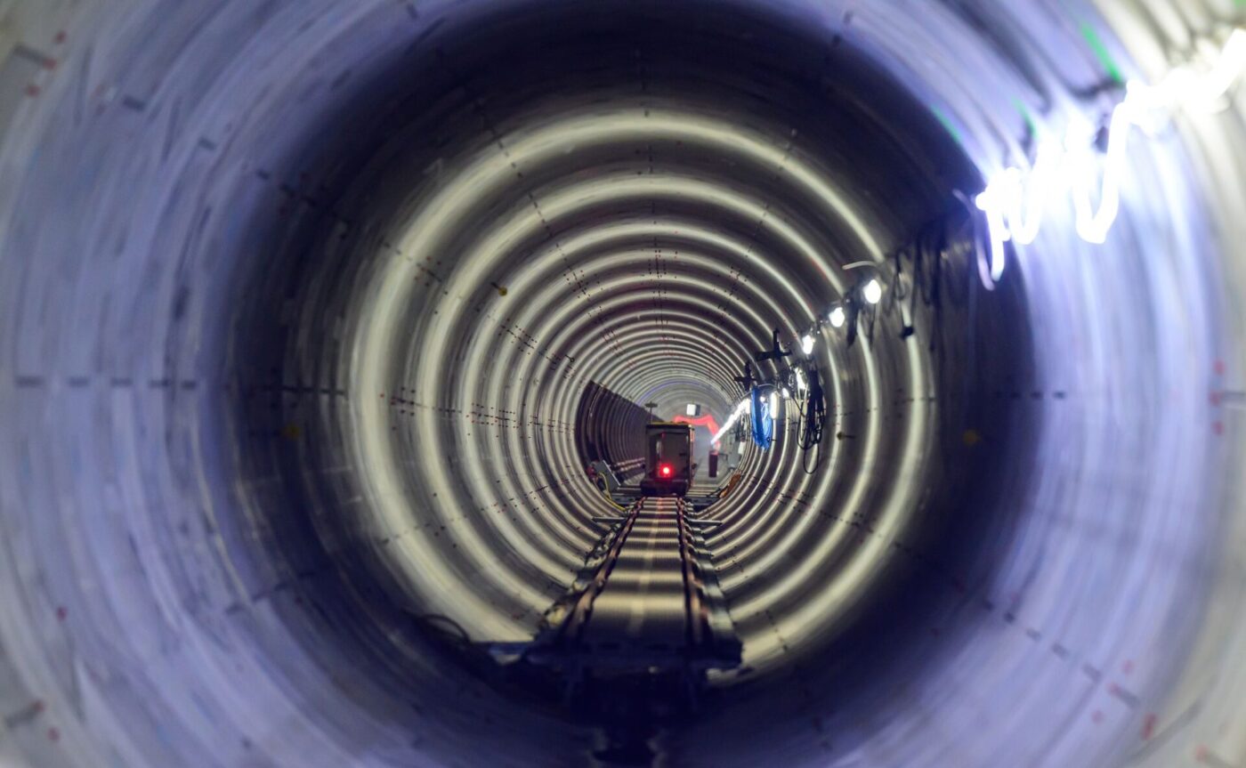 Blick in die Röhre: Zwischen Wewelsfleth in Schleswig-Holstein und Wischhafen in Niedersachsen ist der Suedlink-Tunnel unter der Elbe fertig geworden.