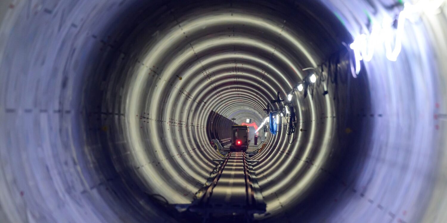 Blick in die Röhre: Zwischen Wewelsfleth in Schleswig-Holstein und Wischhafen in Niedersachsen ist der Suedlink-Tunnel unter der Elbe fertig geworden.