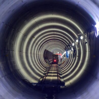 Blick in die Röhre: Zwischen Wewelsfleth in Schleswig-Holstein und Wischhafen in Niedersachsen ist der Suedlink-Tunnel unter der Elbe fertig geworden.