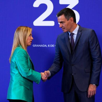 Spaniens linke Regierung von Ministerpräsident Pedro Sánchez hat nun ihrerseits Grenzkontrollen zu Italien angeordnet. Italien hatte zuvor ein Ultimatum Spaniens zurückgewiesen, die wegen der Ceuta-Krise angeordneten Grenzkontrollen zu beenden. (Archivbild)