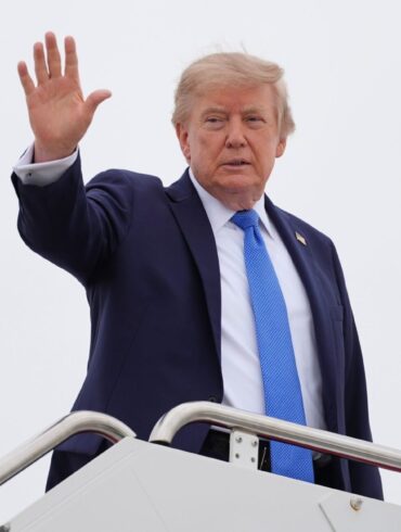 Trump will von Missständen auf einem Flugzeugträger im Nahen Osten nichts wissen.
