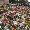 Ein Blumenmeer säumt den Schlossplatz in Oslo nach dem Tod des norwegischen Monarchen.