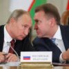 Der Chef der VEB.RU, Igor Schuwalow (r.), hat laut Medien seinen Chefvolkswirt Andrei Klepatsch entlassen, weil der eine Niederlage Russlands vorhergesagt hat. (Archivbild)