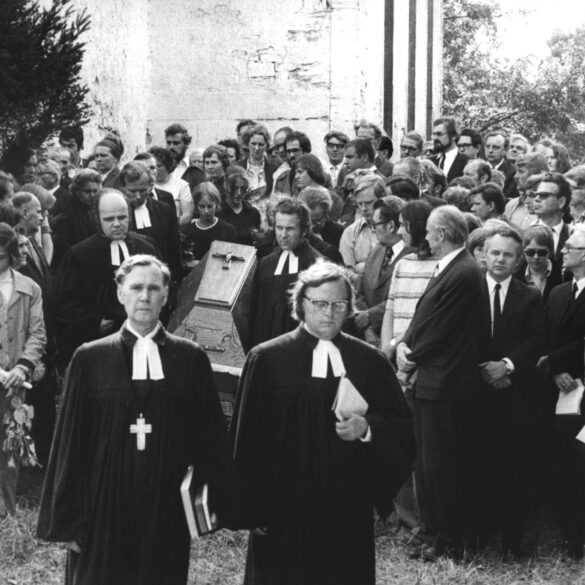 Einige Tage nach der Selbstverbrennung des Geistlichen zog seine Beisetzung Hunderte von Menschen an. (Archivbild)