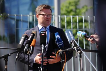 Der Bund soll einfacher Geld ausgeben dürfen für den Schutz vor zunehmender Hitze, sagt Carsten Schneider.