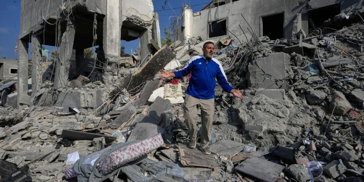 Der blutige Schlagabtausch zwischen Israel und der Hisbollah-Miliz geht weiter: Häuser in den Außenbezirken der Städte Ansar sowie Deir al-Sahrani wurden getroffen.