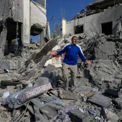 Der blutige Schlagabtausch zwischen Israel und der Hisbollah-Miliz geht weiter: Häuser in den Außenbezirken der Städte Ansar sowie Deir al-Sahrani wurden getroffen.